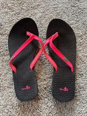 Sanuk Women’s Black Sandals with Bright Pink Straps